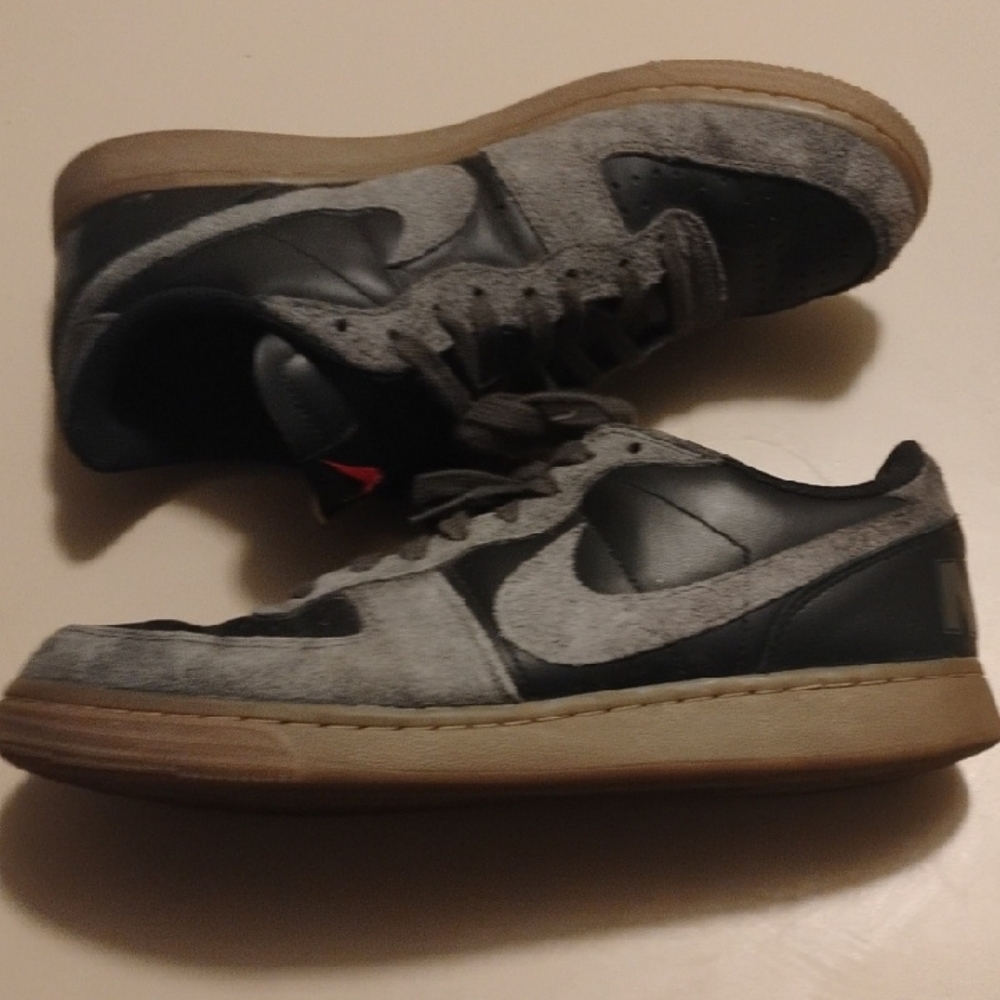 Rare Nike Terminator Men's Black and Gray Sneakers with Gum Sole Mens Size 10